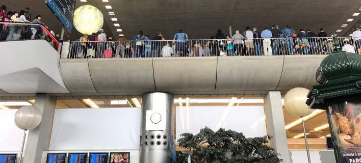 Παρίσι: Εκκενώθηκε τερματικός στο αεροδρόμιο Σαρλ ντε Γκολ το απόγευμα του Σαββάτου – 2.000 άτομα απομακρύνθηκαν (βίντεο)